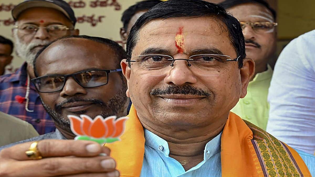 Pralhad Joshi takes charge as education minister after Pradhan resigns