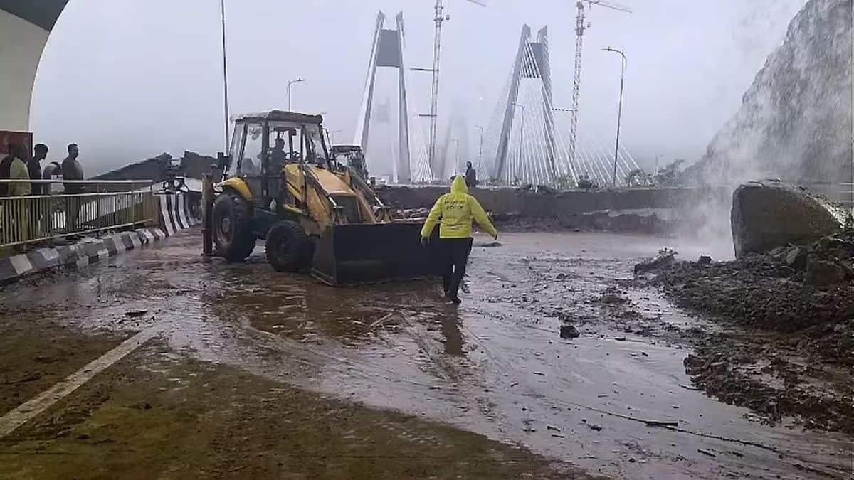 Monsoon Landslide Closes Mumbai-Pune Expressway Missing Link Opened in May
