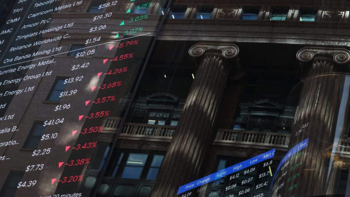Asian stocks rise as Japan, Korea rebound tracking Wall St gains; oil climbs on Hormuz tensions
