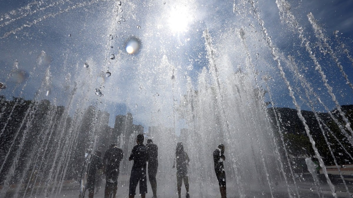 South Korea records highest-ever temperature of 42.5Â°C, issues emergency heatwave warnings â Firstpost