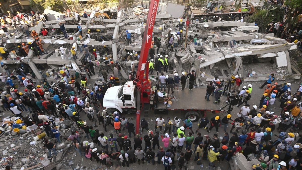Colombia's President asks Trump to suspend tariffs as earthquake strains economy; de la Espriella cites 'very difficult times' for business owners