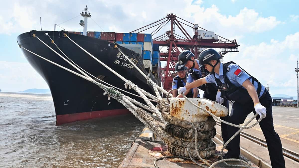 Typhoon Dolphin: Shanghai cancels 1,300 flights as China issues red alert