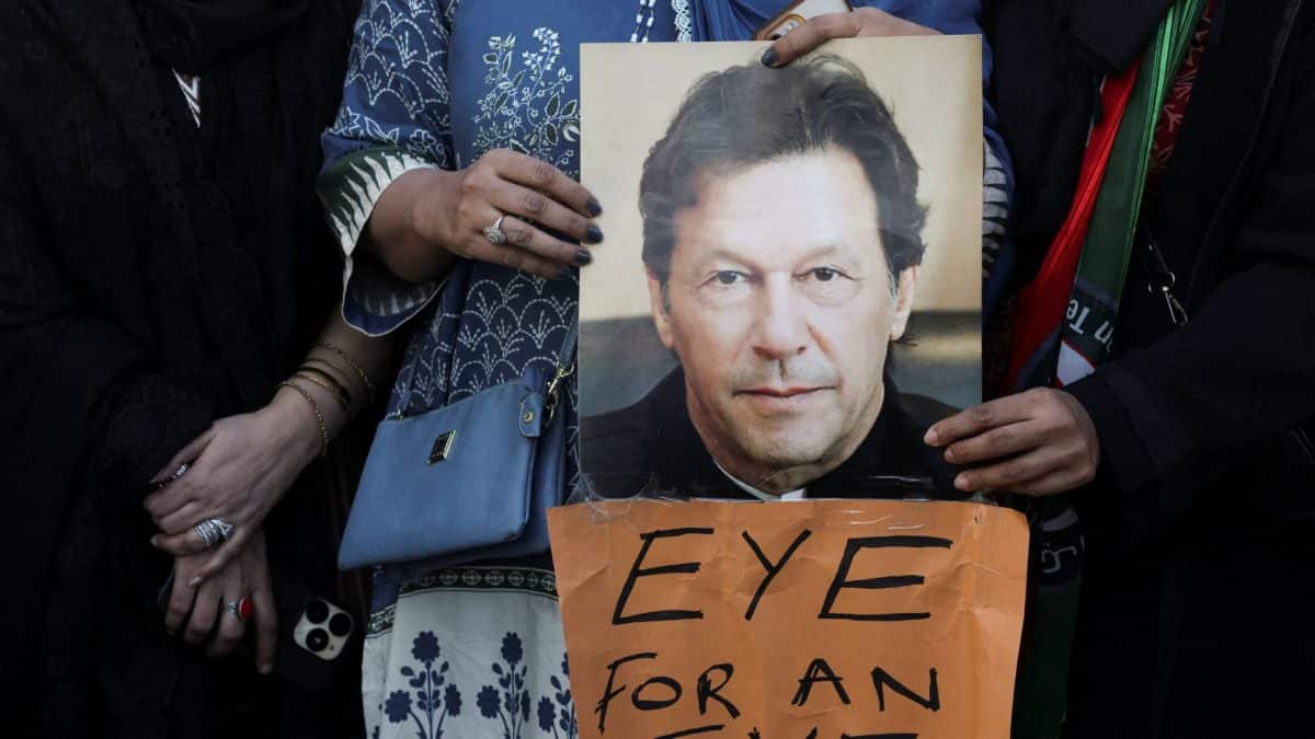 Imran Khan moved back to jail after medical check up: Report
