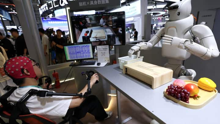 from-robot-chefs-to-humanoids-china-showcases-2-000-robots-at-world