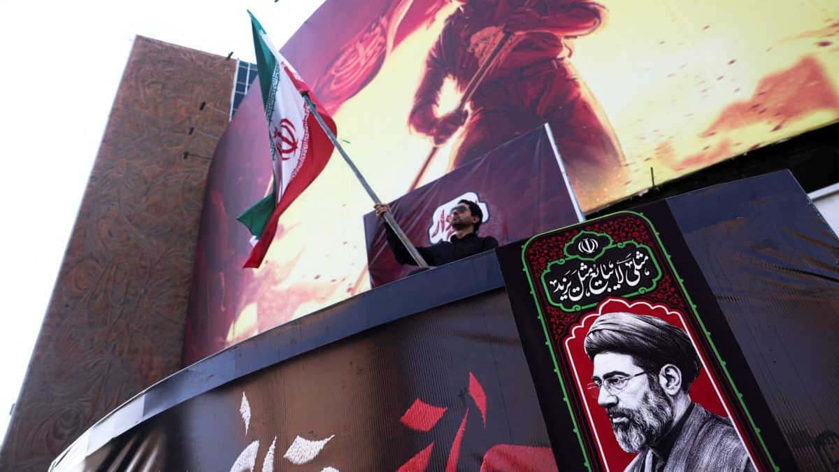 Iran suspends flights to Iraq, Oman as Washington's sanctions push to ground its airlines