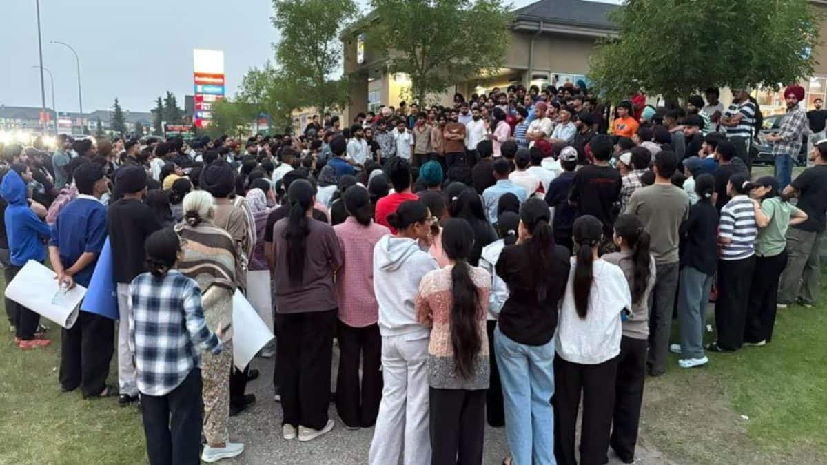 Canada's border agency checks immigration status of Indian students at Calgary protest