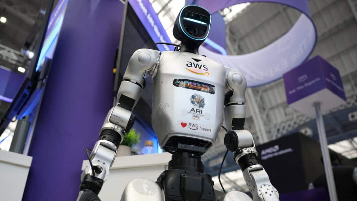 Unitree Superman Humanoid Robot Beats Usain Bolt s Top Speed In unitree-superman-humanoid-robot-beats-usain-bolt-s-top-speed-in