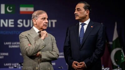 Pakistan’s Prime Minister Shehbaz Sharif stands with Pakistan’s Chief of Army Staff Field Marshal Asim Munir. File- Reuters 