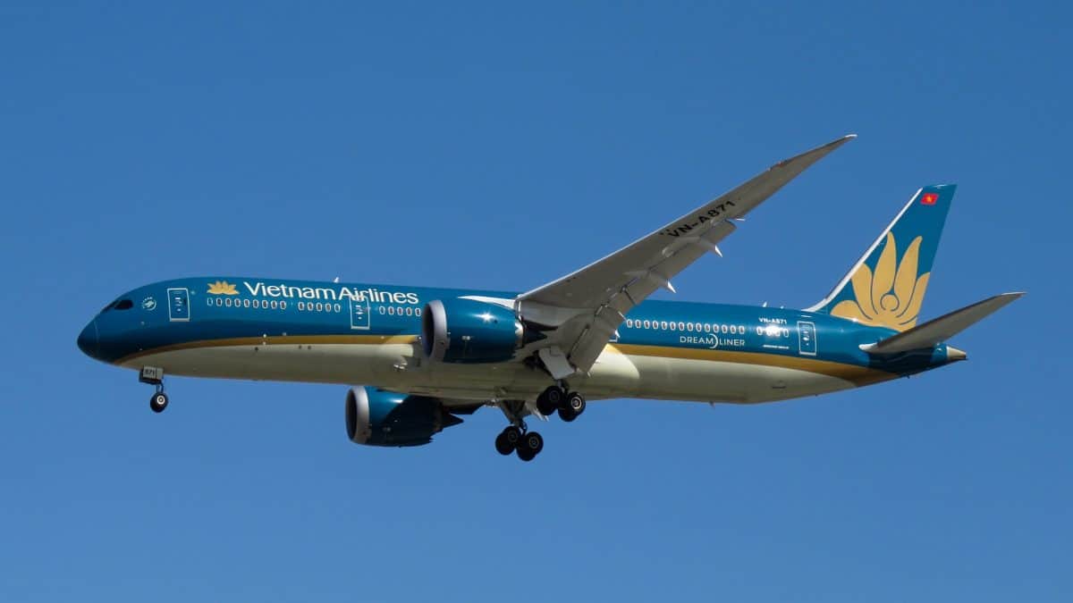 Vietnam Airlines Boeing 787 suffers tail strike, four burst tyres after speed drops twice during take-off