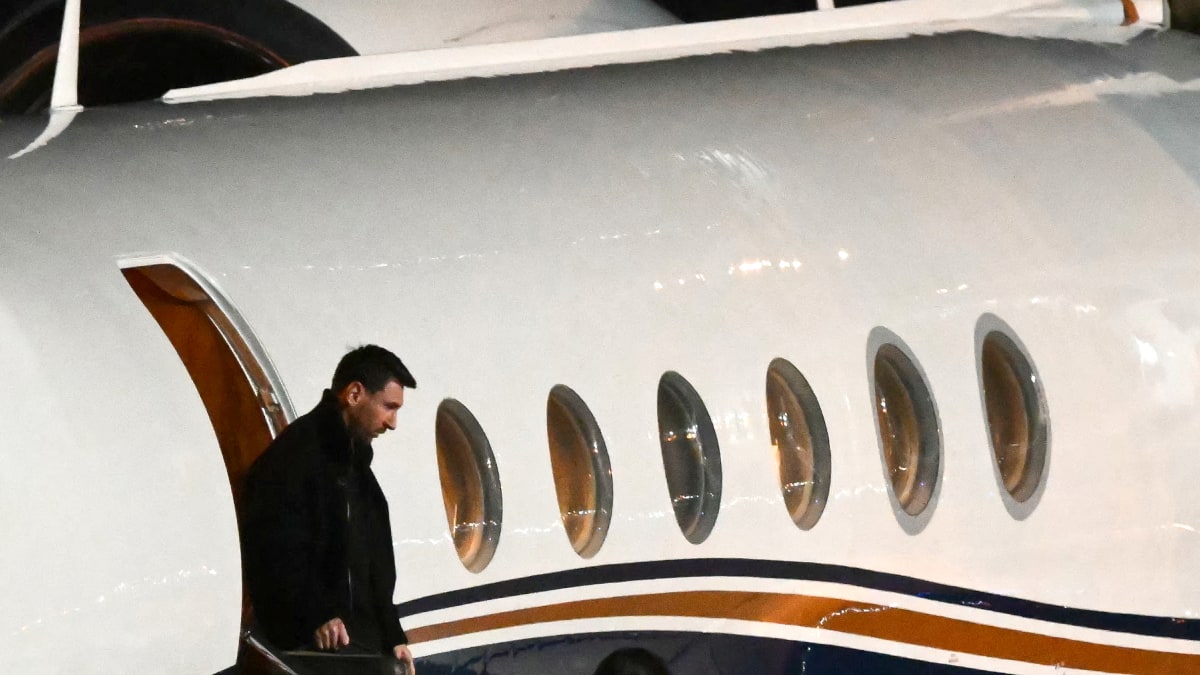 Grieving Lionel Messi travels back to hometown Rosario following father Jorge's passing