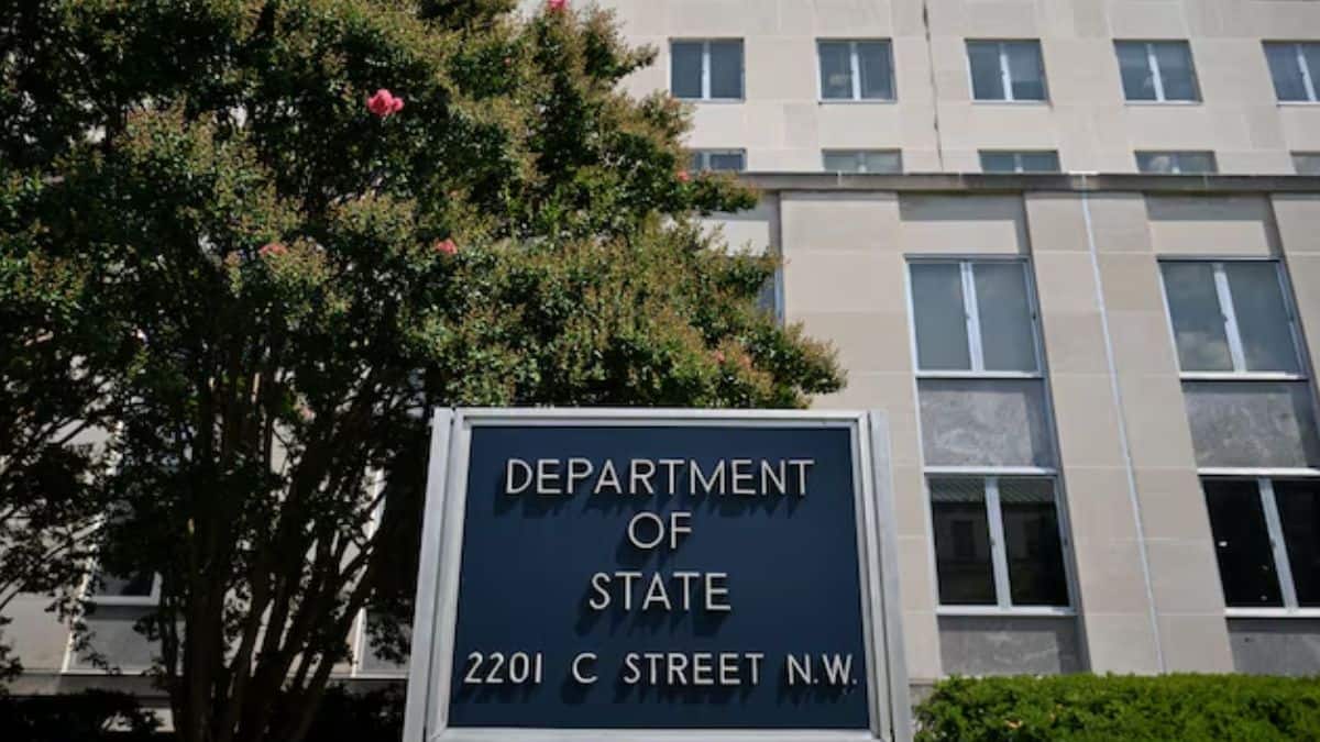 Trump administration plans to revoke up to 200,000 visas held by asylum seekers; move would be largest mass visa revocation in US history