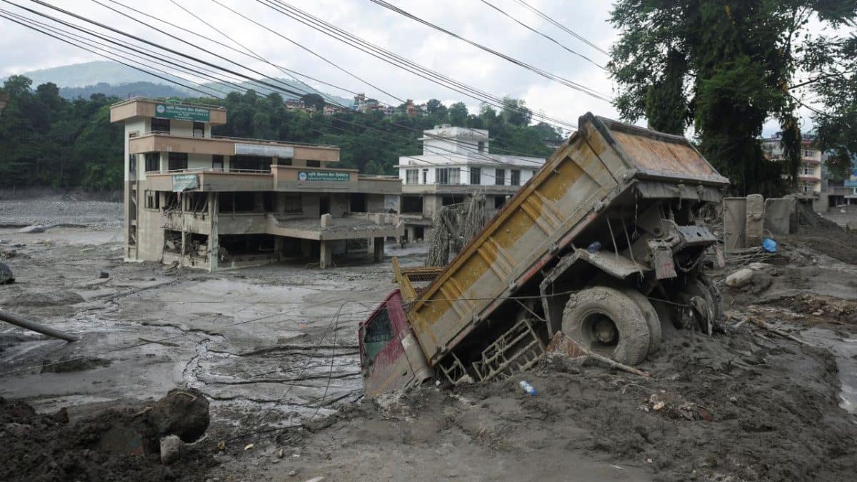 US says 85 nationals still missing as death toll in Nepal-Tibet flash floods crosses 800 mark
