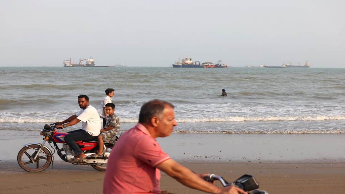Centcom clears all Iranian sea mines from Strait of Hormuz, calling it a 'major milestone'; US Treasury warns nations to cut Iran ties or face dollar ban