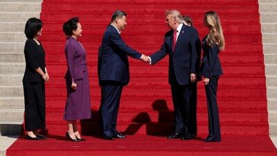 Donald Trump and Melania Trump were there to receive Xi and Peng Liyuan personally. The ceremony included military honours, a 21-gun salute and a fighter-aircraft flypast. Photo: Reuters