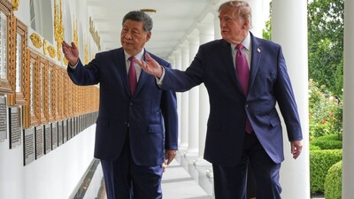 US President Donald Trump and Chinese President Xi Jinping walk along the Colonnade of the White House on September 24, 2026, in Washington DC. (Photo: Jacquelyn Martin/AP)