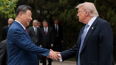 US President Donald Trump shakes hands with Chinese President Xi Jinping. (Photo: File/Evan Vucci/Pool/Reuters)