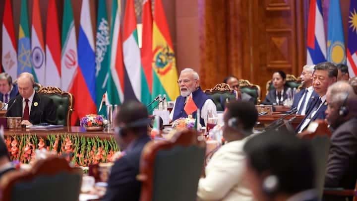Hindistan Başbakanı Narendra Modi, 13 Eylül 2026'da Yeni Delhi'de düzenlenen BRICS Zirvesi'nin ikinci gününde konuşma yapıyor. (Dosya Görseli/Firstpost, PIB aracılığıyla)