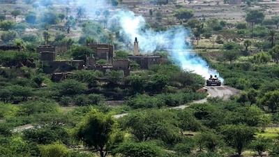 A battle tank advances during ongoing fighting between Houthi and Saudi-backed Yemeni government forces along the frontlines in al-Kadha, west of Taiz in western Yemen, on September 16, 2026.- AFP