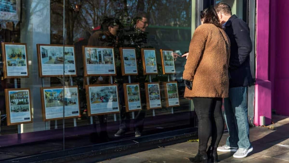 UK mortgage approvals fall to lowest since January 2024, Bank of England data shows
