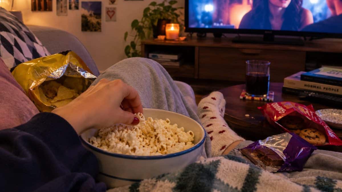 Why Television Watching Can Lead to More Snacking