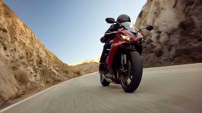 The 2026 Triumph Daytona 660 successfully carries forward the legendary Daytona name, combining accessible performance, everyday usability, and unmistakable British character. Image: Triumph
