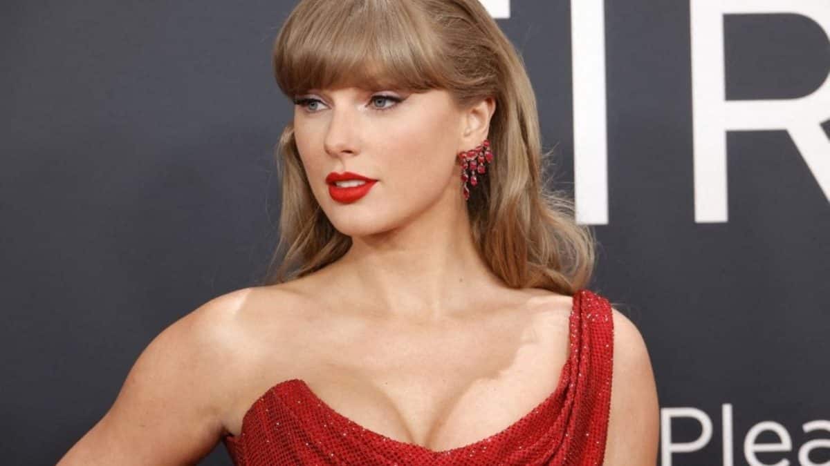 Taylor Swift Releases Encore With Four New Showgirl Songs