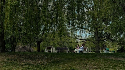 Two people relaxing, steering clear of work related notifications. Representational Photo: Pexels