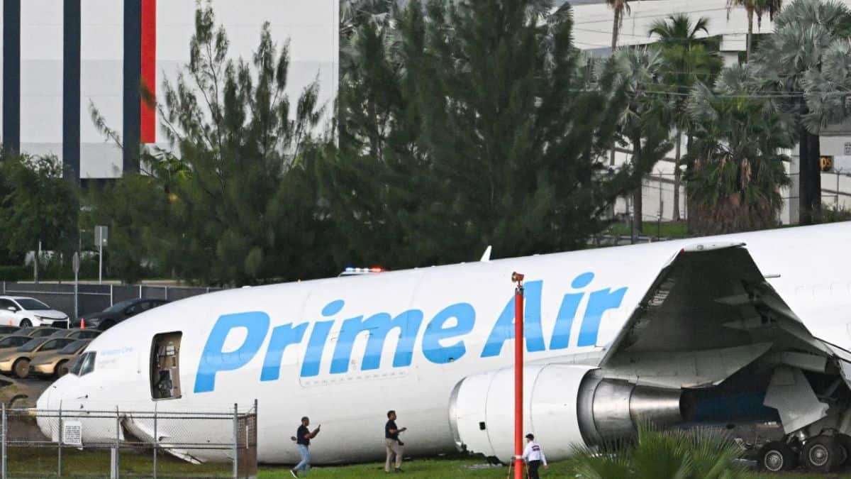 Five Killed as Amazon Cargo Plane Overshoots Miami Runway