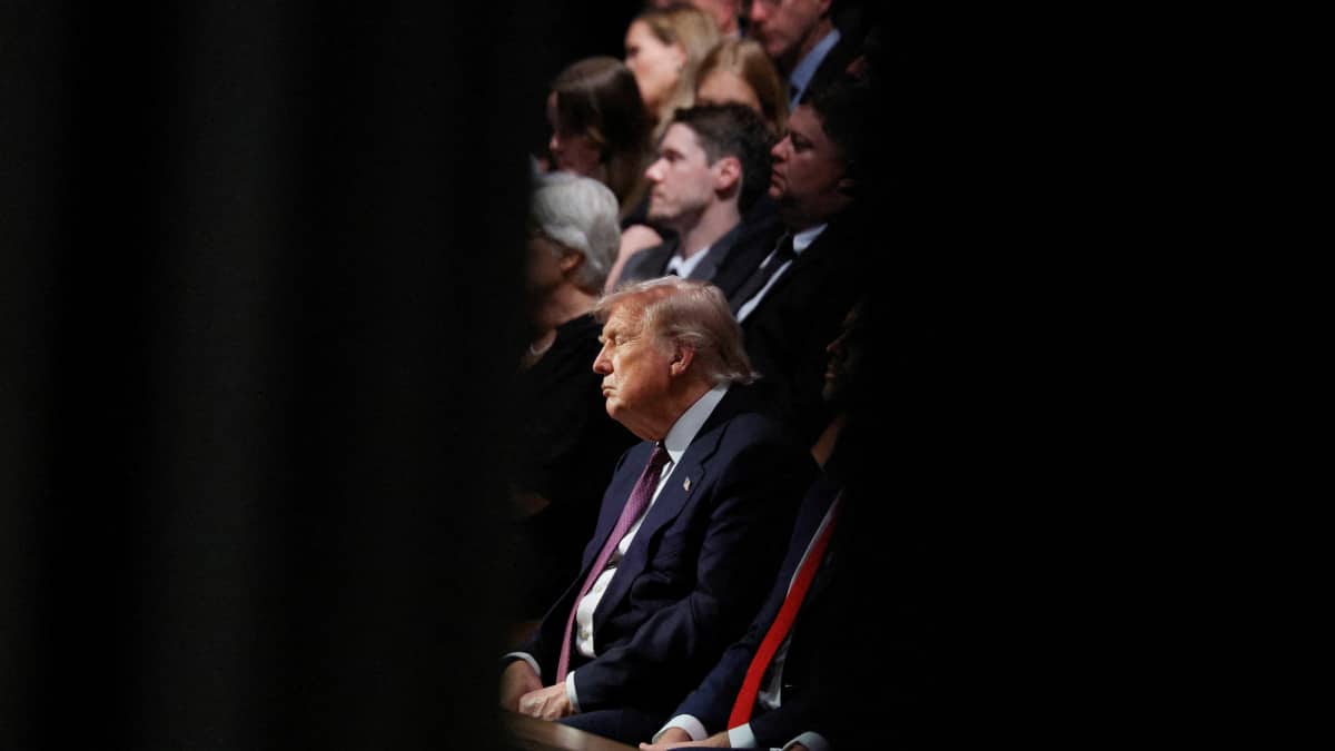 Is Trump dozing off as midterms arrive? The US president’s catnaps are ...