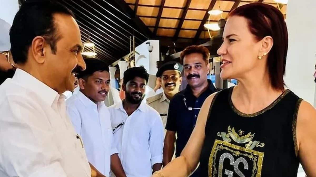 Cristiano Ronaldo’s Sister Meets Kerala CM, Carries Fans’ Message