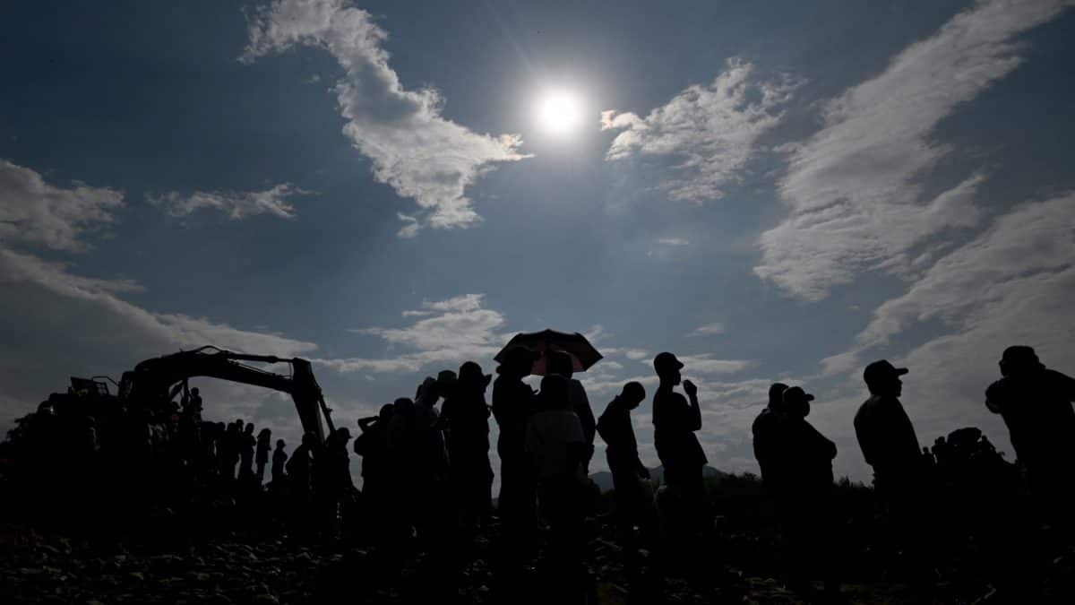Illegal gold mine collapse kills 14 in southwestern Colombia, seven injured