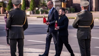 Ukraine's President Volodymyr Zelenskyy and German Chancellor Friedrich Merz attend a commemorative ceremony at the memorial of fallen Ukrainian soldiers at Independence Square in Kyiv, Ukraine. Photo: AP