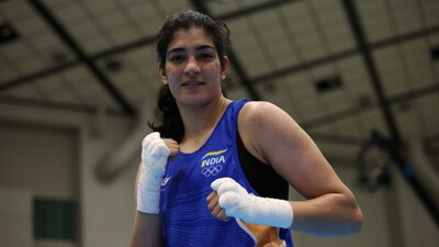 Boxer Parveen Hooda produced a remarkable display to defeat Chinese Taipei's Chen Nien-Chen and clinch the women's 65kg gold medal. Image: Reuters