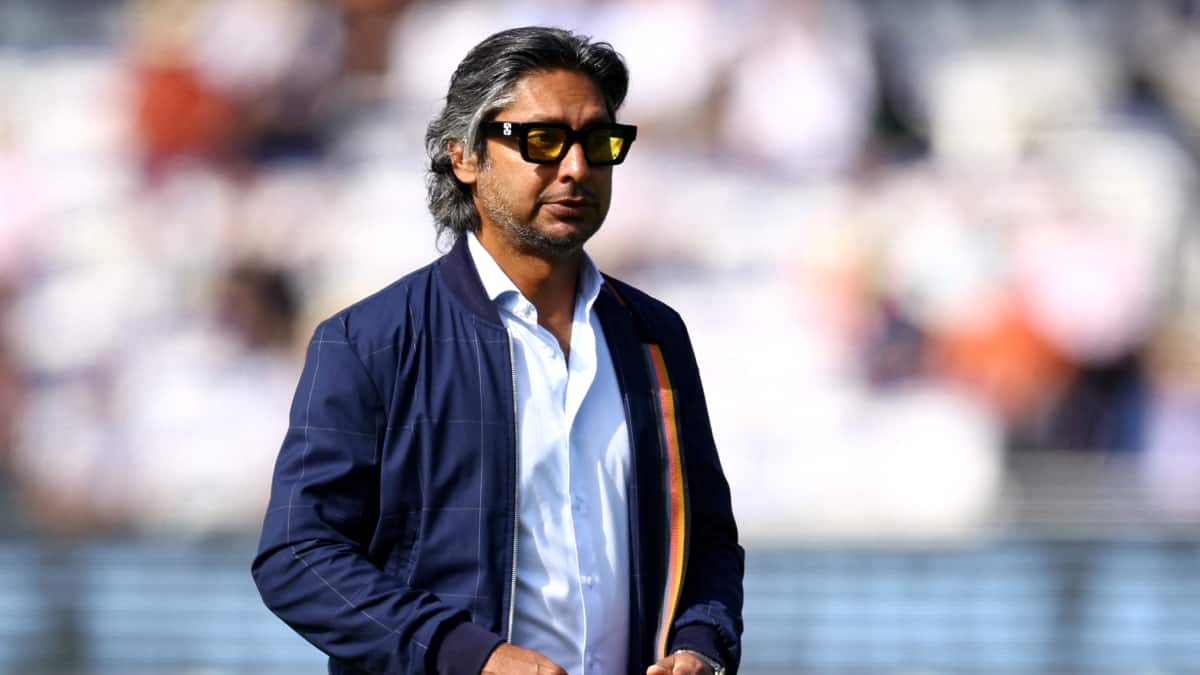 Tvs Kumar Kumar Sangakkara alleges 'discriminatory' conduct by Ryanair staff at ...