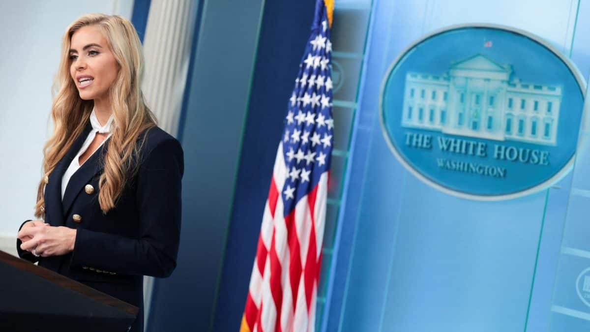 Katie Zacharia entlassen: Warum Trump die Pressesprecherin des Weißen ...