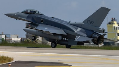 A Lockheed Martin F-16V fighter jet lands at Taitung's Chihhang Air Base in Taitung, Taiwan, on Friday. Reuters
