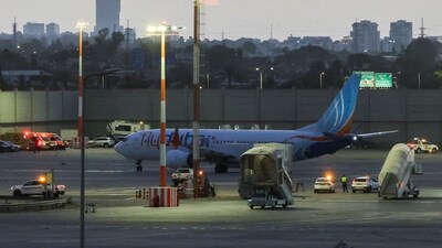 A plane, carrying passengers who were on the FlyDubai aircraft bound for Israel from the United Arab Emirates, which was diverted to Saudi Arabia following an emergency signal, on the tarmac as it arrives at the Ben Gurion International Airport, in Lod, near Tel Aviv, Israel, September 30, 2026. File photo/Reuters