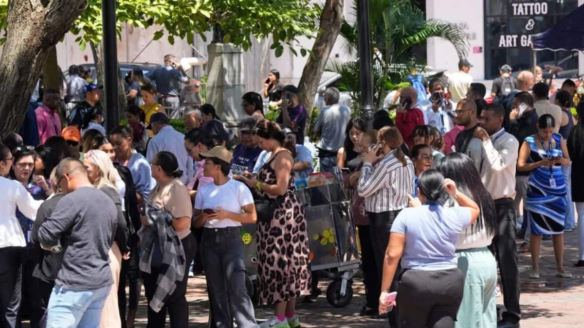 Magnitude 7.6 earthquake strikes Panama, tsunami notice issued after tremors shake capital