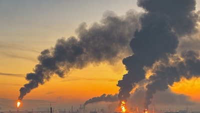 Plumes of smoke rise from fires (right) at an oil refinery following what the authorities say is a Ukrainian drone strike in the course of the Russia-Ukraine conflict, in Moscow, Russia, September, 20, 2026. File image- Reuters 