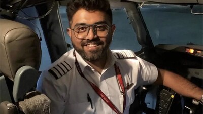 Indian pilot Smit Machchhar, the captain of flydubai flight FZ 1073.- AFP