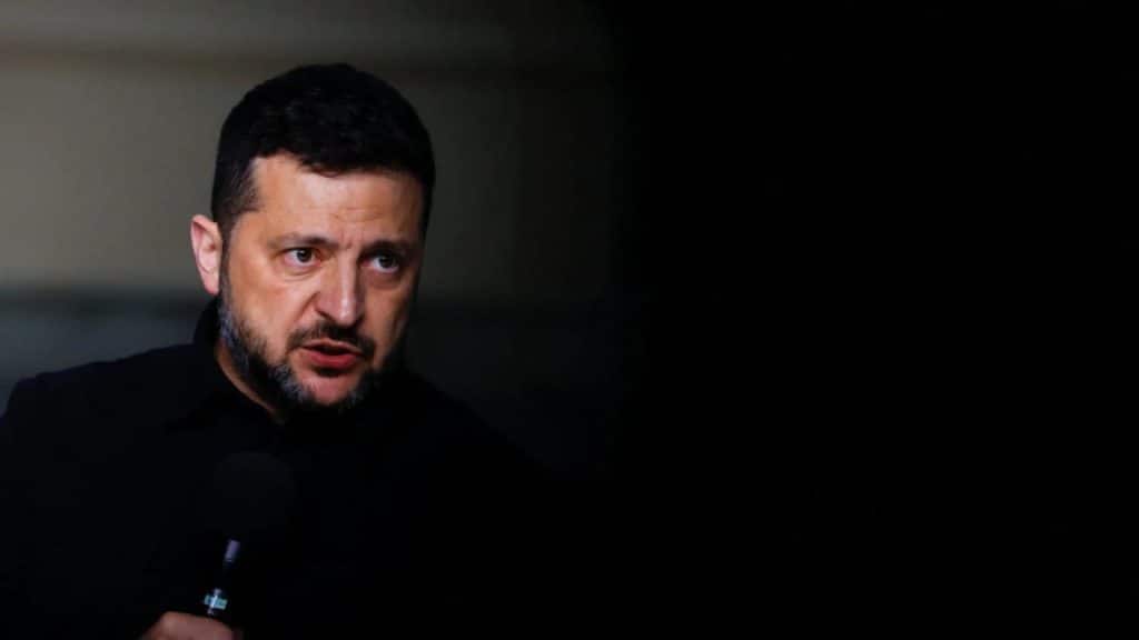 Zelensky Vows to Resume Russian Oil Refinery Strikes, Accuses US of Withholding Support