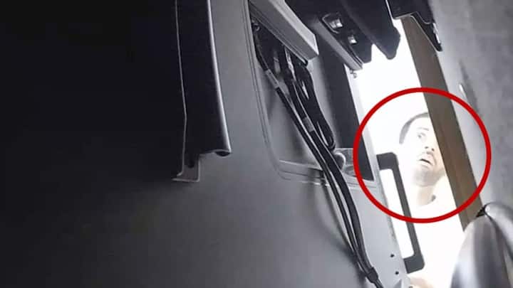 عبدالرحمان الفوزان، مهندس اوپنایآی، به اتهام کار گذاشتن یک دستگاه ضبط صوت مخفی در اتاق کنفرانس مدیریتی دفتر این شرکت در سانفرانسیسکو بازداشت شد.