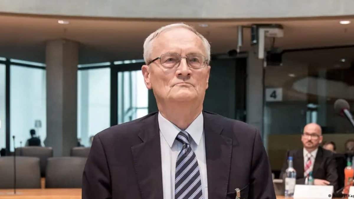 Spiegel Reports Former German Spy Chief Had Chinese Contacts