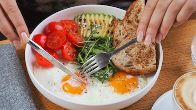 Making time for a quiet morning meal can help ground your day, stabilize blood sugar, and reduce stress levels. Representational Image/Pexels