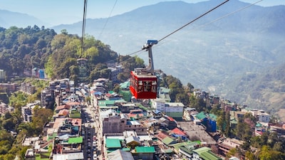 Autumn brings golden foliage to Kashmir, clearer Himalayan views in parts of Sikkim and more comfortable sightseeing weather across several Indian destinations. Representational Image/Canva
