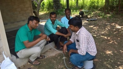 Mudassir Ansari opened Chanderi’s first cybercafé. He later trained more than 2,500 people in wireless networking and, during the Covid-19 pandemic, helped establish a community network in Sittilingi, a tribal village in Tamil Nadu. (Photo from Digital Empowerment Foundation)