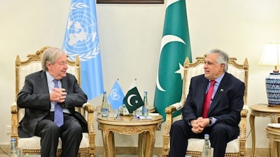 Deputy Prime Minister and Foreign Minister Senator Mohammad Ishaq Dar met UN Secretary-General António Guterres in Islamabad ( Photo:X/@ForeignOfficePk)