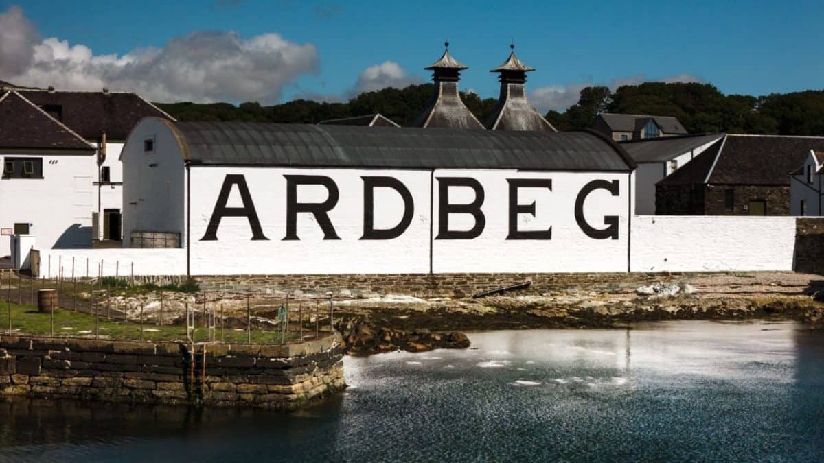A Connoisseur’s Guide to Islay’s Smoky Whisky Character