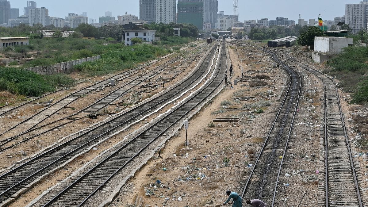 At least five killed, 30 injured as passenger train derails in Pakistan’s Punjab