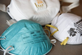 N95 respirators can reduce exposure to PM2.5 and other fine particles in polluted air, but they do not protect against every pollutant found in smog. Image/Pexels